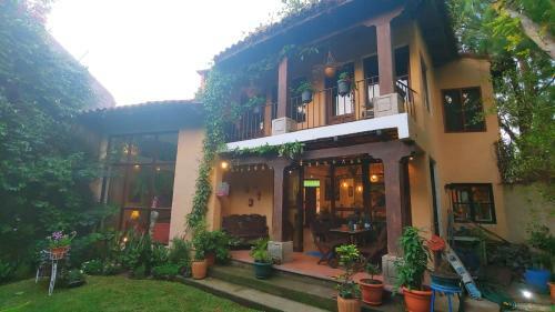 Hermosa Casa Con Vista A Los Volcanes