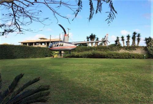 Linda Casa Com Piscina A Poucos Passos Da Praia