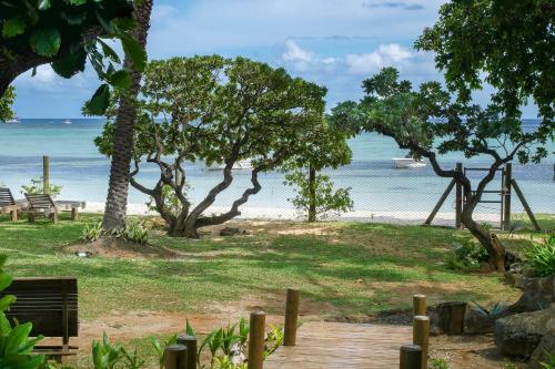 Chalet En Bois Sur La Plage De Sable Blanc