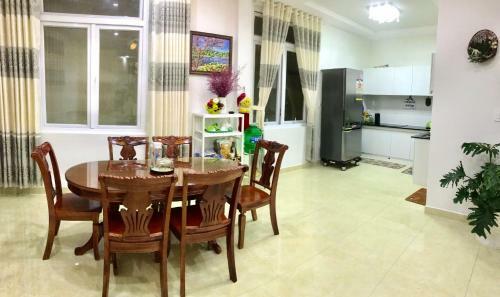 Villa Q's House