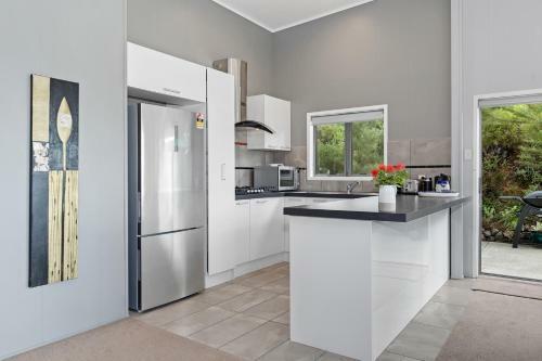 Sea View Cottage - Ruakaka Holiday Cottage