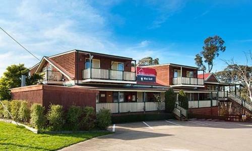 Motel Eleven