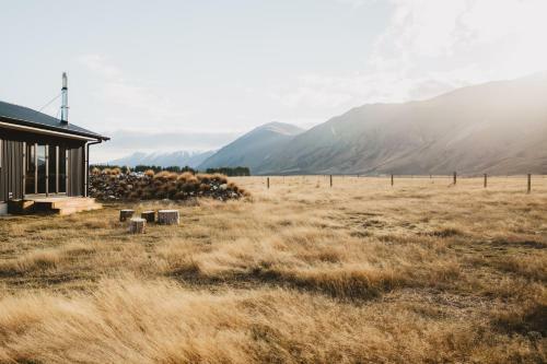 Peak View Cabin - Ben Ohau - Stylish Seclusion