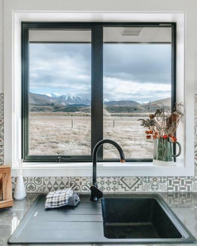 Peak View Cabin - Ben Ohau - Stylish Seclusion