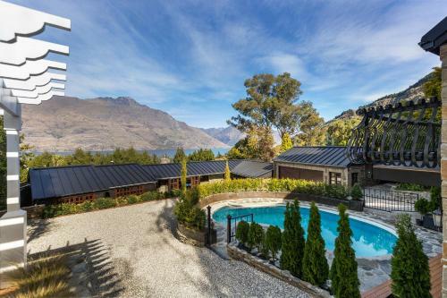 Alpine Cottage - Queenstown Holiday Home