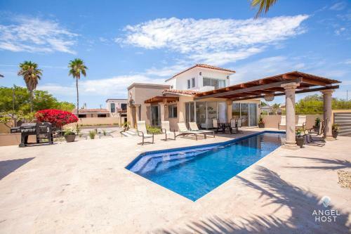 Private Beach And Oceanfront Resort Style Pool Home