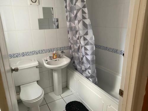 4-bedroom House Close To Barnsley Centre