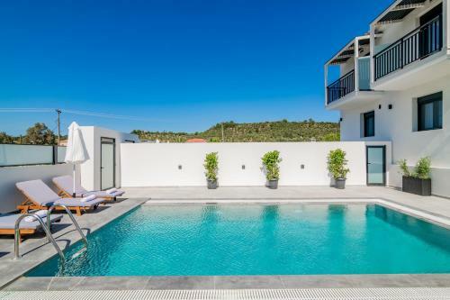 Eagle's Nest - Adjoining Villas!