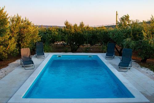 Luxury Villa Levantino Between Olive Trees