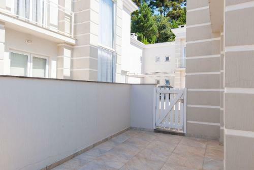 3 Quartos Em Canela - Decorado E Equipado Em Bairro Tranquilo