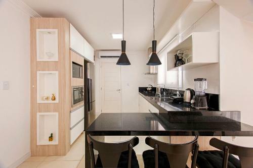 3 Quartos Em Canela - Decorado E Equipado Em Bairro Tranquilo