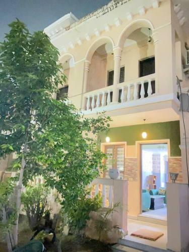Entire Villa With Private Parking & Private Garden