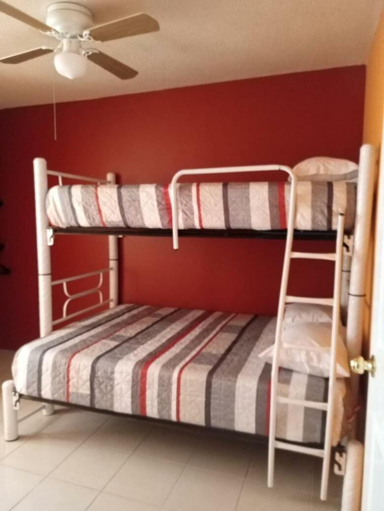 Casa Amplia A 5 Min Del Centro En Zona Cerrada
