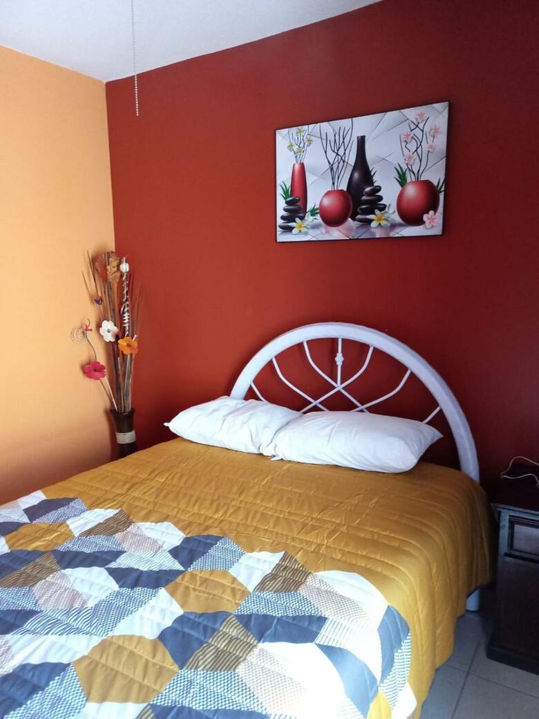 Casa Amplia A 5 Min Del Centro En Zona Cerrada