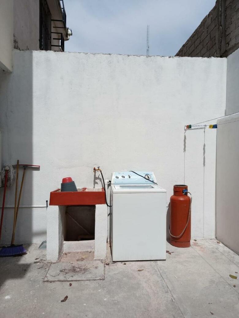 Casa Amplia A 5 Min Del Centro En Zona Cerrada