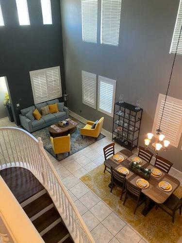 Cheerful 4-bedroom Home In Gated Community