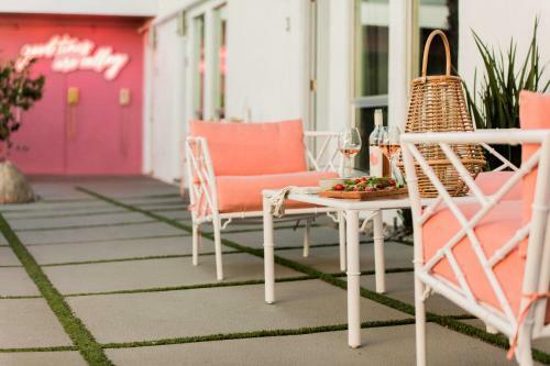 Hotel Suite 1 By Avantstay Retro & Spacious Studio W Kitchenette Ada Accessible