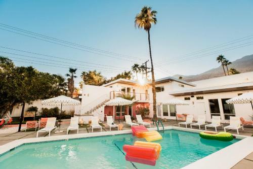 Hotel Suite 1 By Avantstay Retro & Spacious Studio W Kitchenette Ada Accessible
