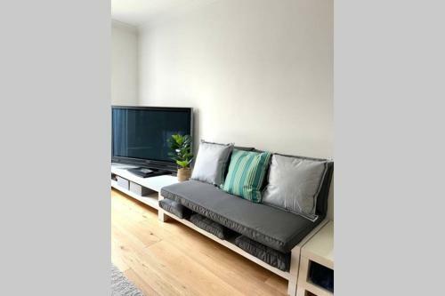 Luna Beach - Luxury Carbis Bay Apartment + Parking