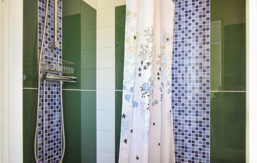 Beautiful Home In M�rbyl�nga With Wifi