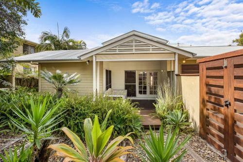 16 Wyona Drive, Noosa Heads