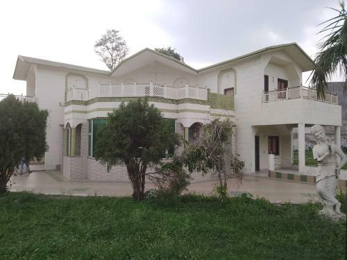 Hotel Spot On 92411 Mayuri Farm House