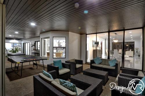 Gorgeous 6 Br Home W Heated Pool & Golf View