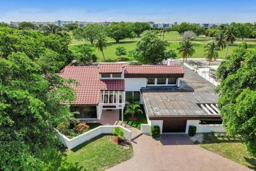Gorgeous 6 Br Home W Heated Pool & Golf View