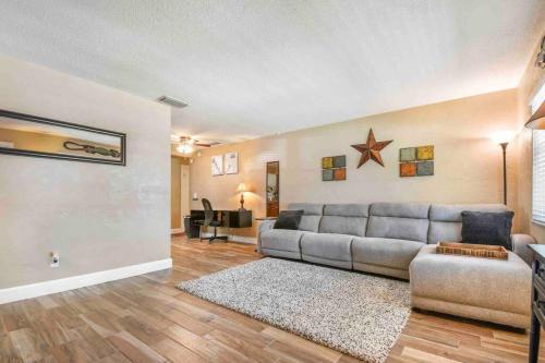 Tropical Escape Close To Top Fl Beaches!
