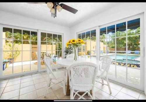 Historic Florida 4 Bedroom Home With Pool, Parking