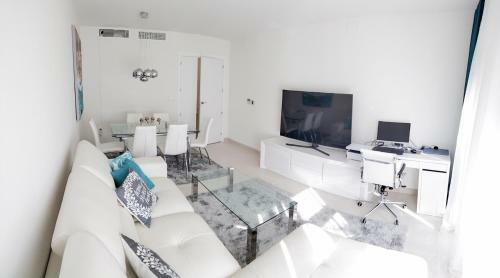 Lovely Apartment Centrally Located In Estepona