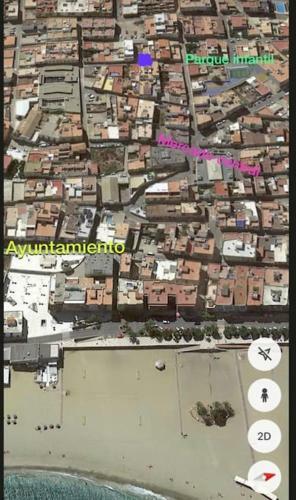 Casa De Pueblo Con Patio Amplio, Cerca De La Playa