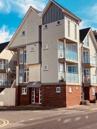Town House In Prime Beachfront Location. Sea Views