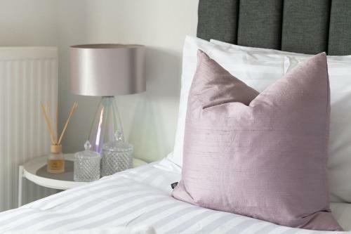 Beachcliffe House - Sea Front Property - Sleeps 10 - Pet Friendly