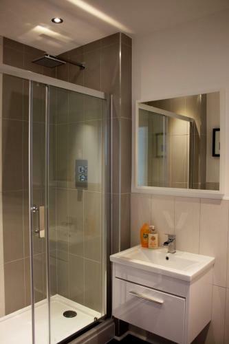Lovely 1 Bedroom Apartment With Parking On Premises