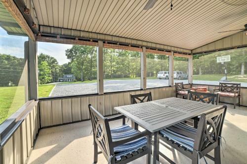 Captivating Kuttawa Retreat With Outdoor Dining