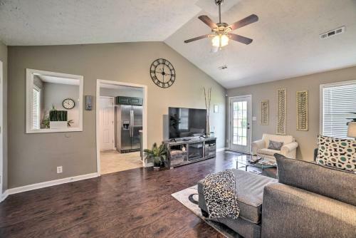 Charming Clarksville Home With Yard And Fire Pit!