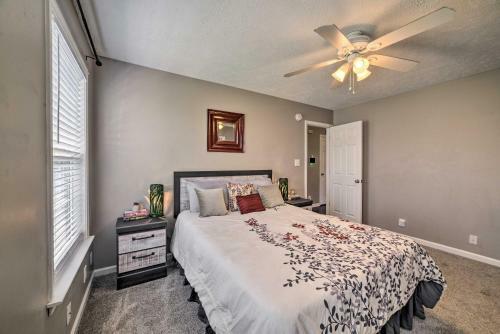 Charming Clarksville Home With Yard And Fire Pit!