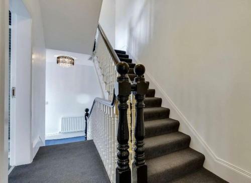 Villa No 8, Lawrence Hill