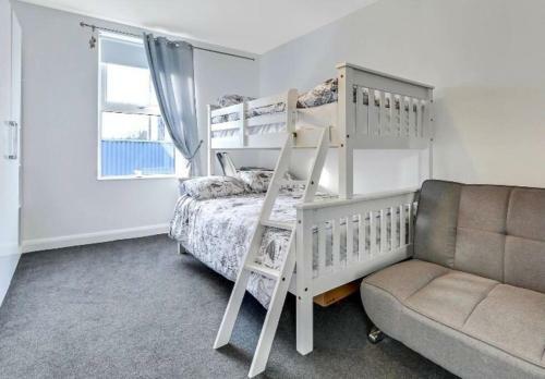 Villa No 8, Lawrence Hill