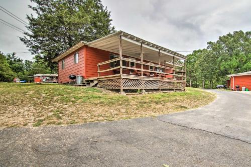 Classic Cabin On Table Rock Lake, Pool Access