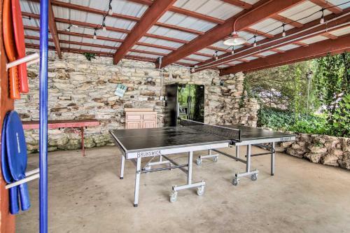 Classic Cabin On Table Rock Lake, Pool Access