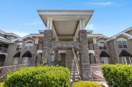 Legacy Walk-in