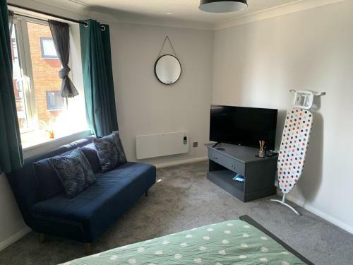 Charming 2-bed Apartment In Swansea