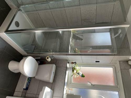 Charming 2-bed Apartment In Swansea