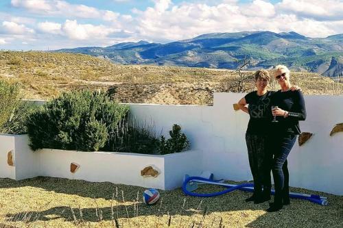 2-bed Villa With Pool Garden & Parking Near Seron