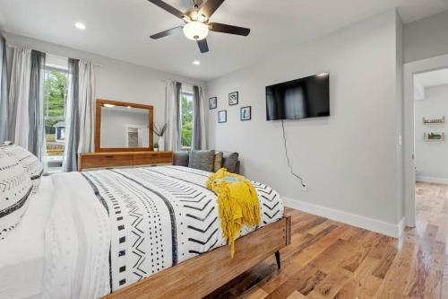 Black Mountain Cottage W/ Hot Tub!