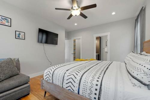Black Mountain Cottage W/ Hot Tub!