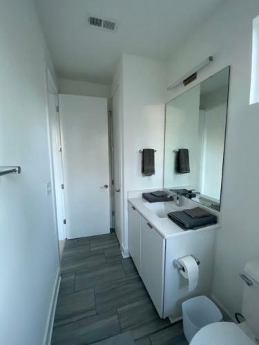 Entire Home Close To Boa Stadium & City