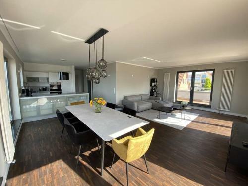 Apartamento Exklusive Penthouse-wohnung Im Herzen Rostocks